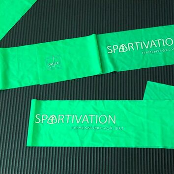 Gymnastikbänder mit verschiedenen Logos